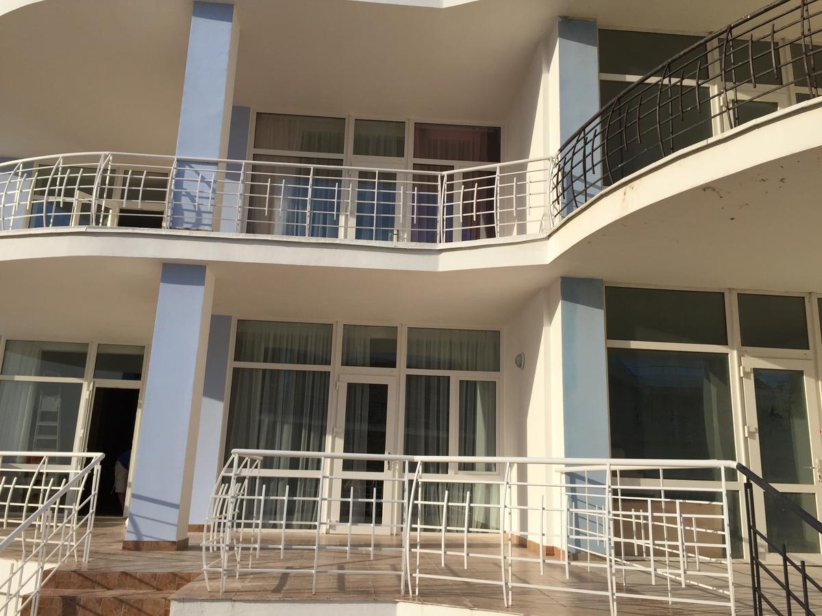 Town-house Golden Bugaz Appartement Karolino-Buhaz Buitenkant foto
